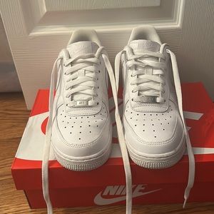 White Nike Air Force 1 ‘07